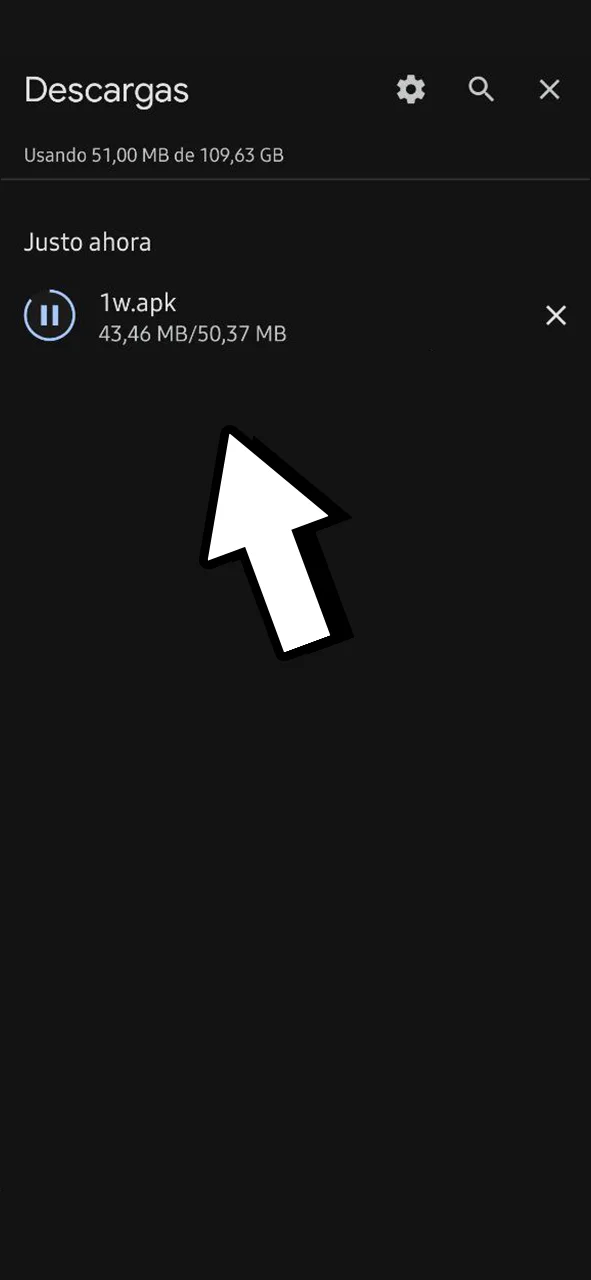 Espera a que finalice la descarga del archivo 1Win APK en tu dispositivo.