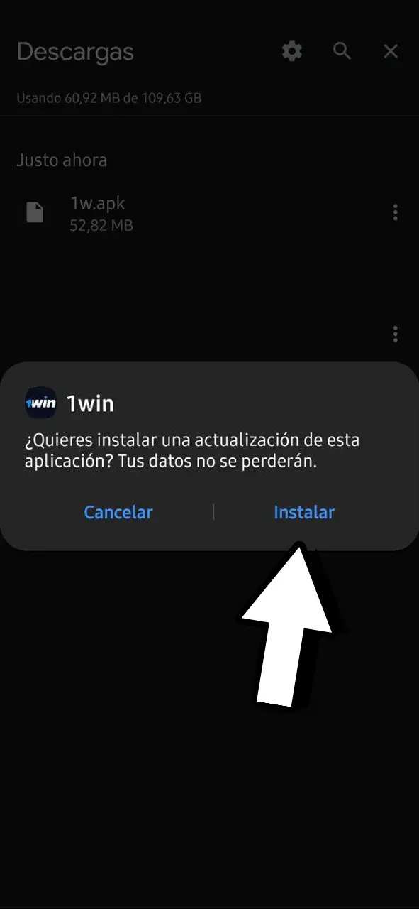 Abre la carpeta de descargas y localiza el archivo de instalación 1Win.